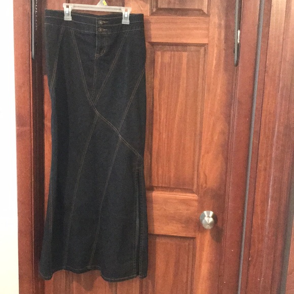 Bisou Bisou Dresses & Skirts - Bisou Bisou denim Maxi Skirt